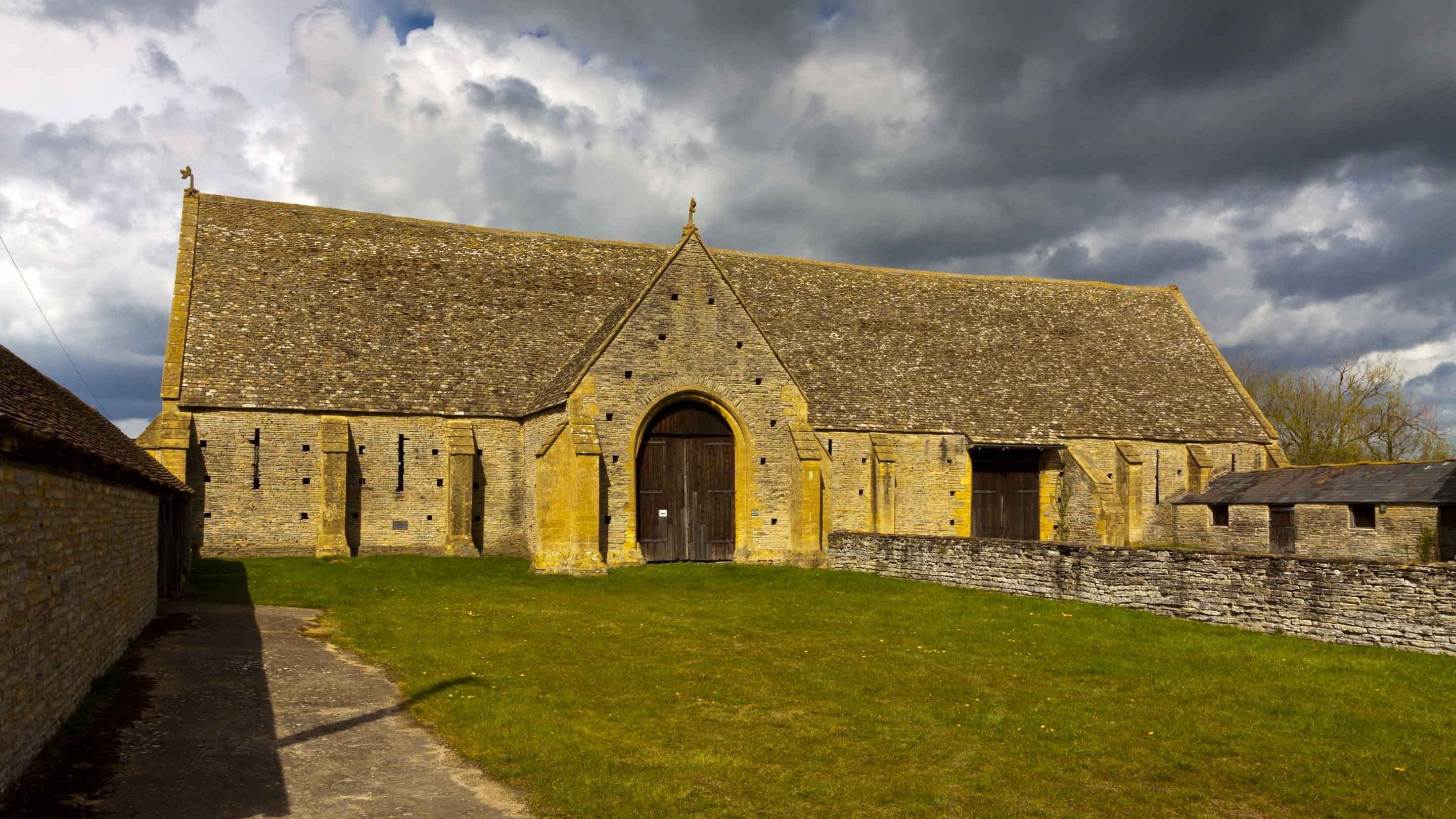 Middle Littleton Tithe Barn